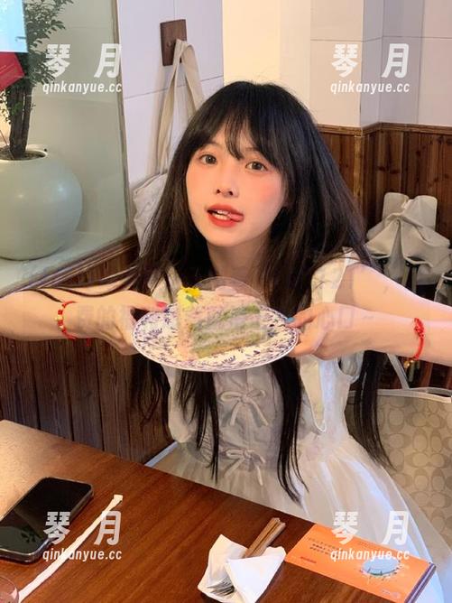 喝着可乐，刷着‘fuli121’，免费的福利忽然就堵上我的心口～