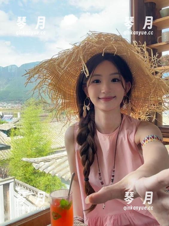 下载五一吃瓜，没想到娜娜吃瓜的姿势还挺专业的啊？