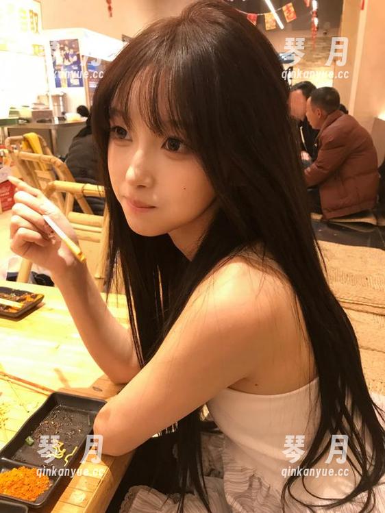 吃瓜91中心 登录了这个“吃瓜91中心”,我仿佛走进了个八卦迷宫。