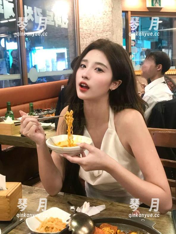 黑料不打烊 黑料不打烊app新地址!听说那边的瓜味更香,快来喂我!